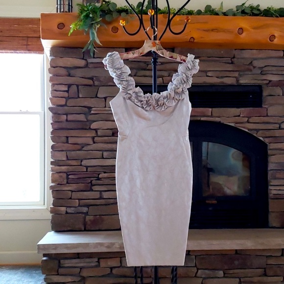 Beautiful Maggy London dress Size 2 - Picture 1 of 7